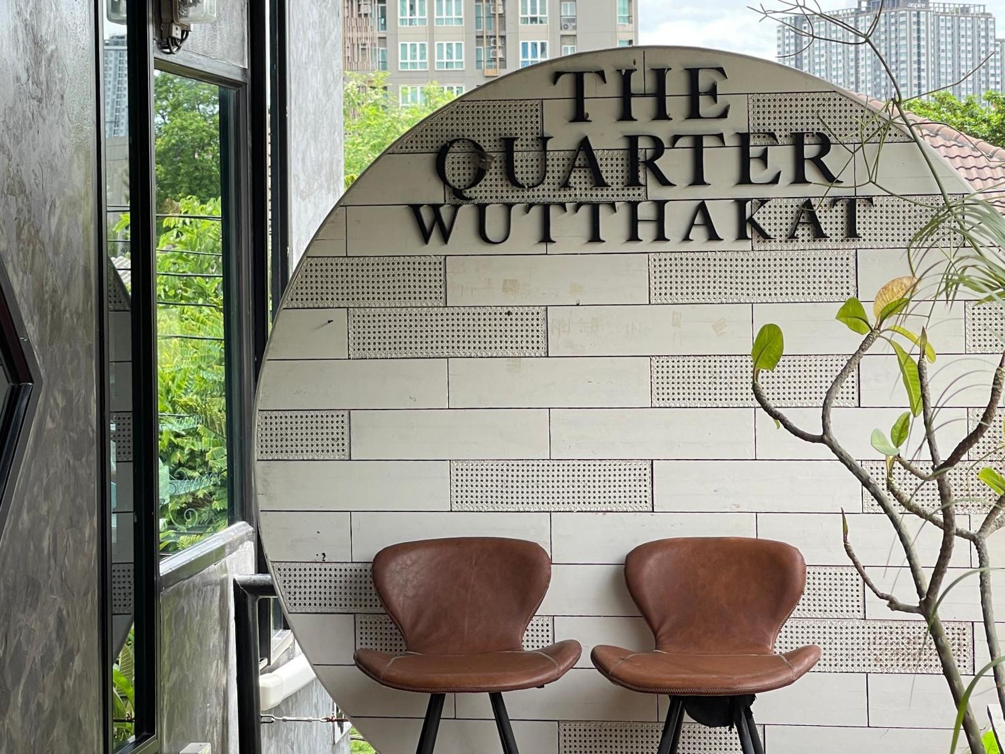 Апартаменты The Quarter Wutthakat Бангкок Экстерьер фото